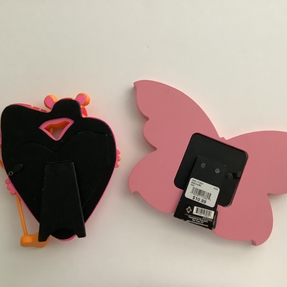 New Set of 2 Girls Child’s Pink Picture Frames Decor Butterfly & Heart Table Top - Picture 3 of 9